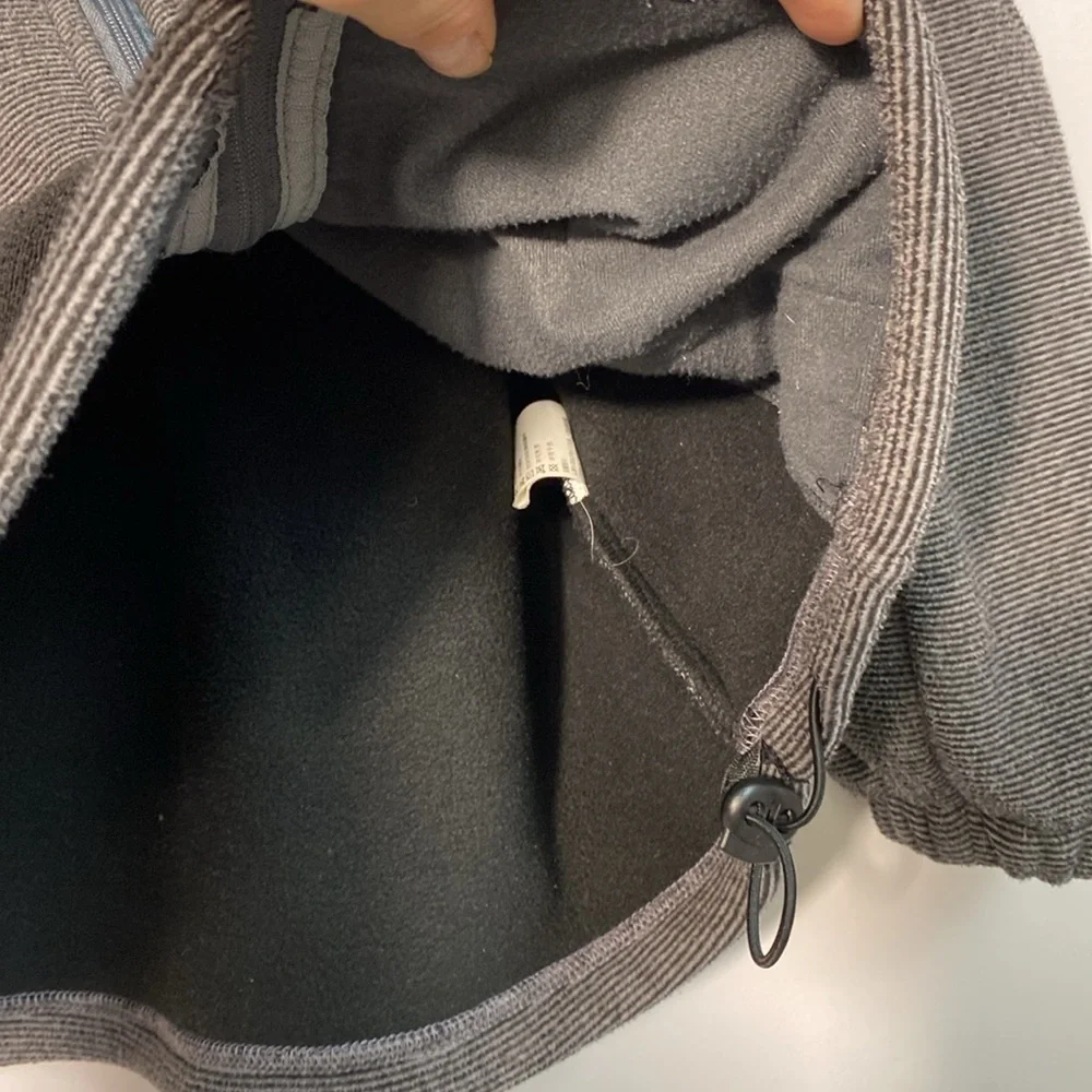 Under Armour Gray & Black Striped Full Zip Fleece Jacket size XL Gorpcore